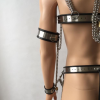 Металлический секс-костюм с цепями и аксессуарами photo 6