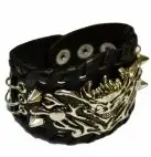 Браслет из кожзама на запястье photo 1