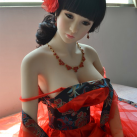 Роскошная секс-кукла в шелковом китайском платьице photo 4