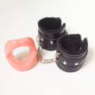 Мягкие наручники 2in1 и розовый кляп в форме губ photo 3