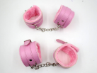 Розовые наручники с плюшем photo 3