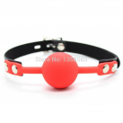 Красный силиконовый кляп с кожаным ремешком photo 2